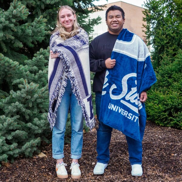 Old Main Throw Blanket Afgan